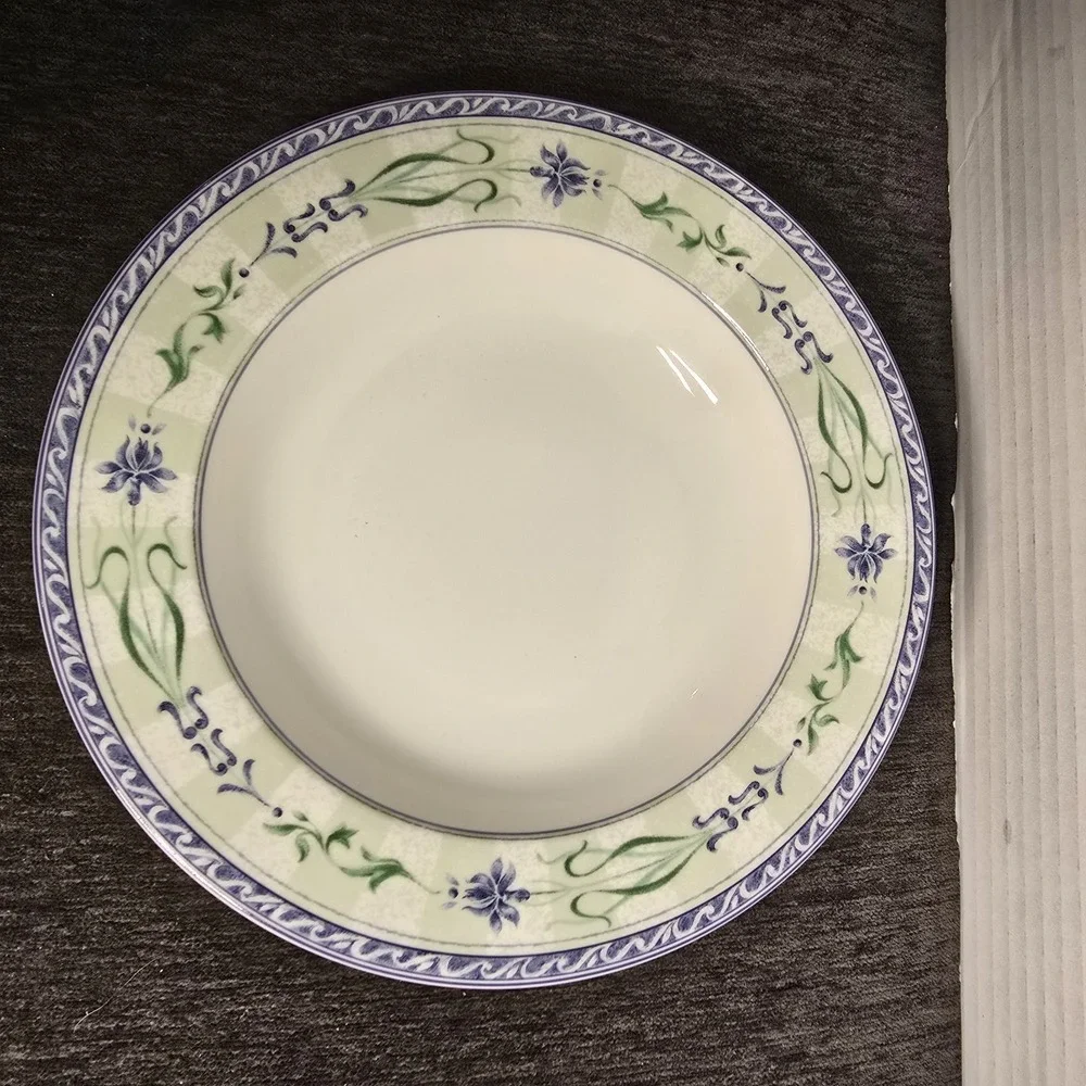 Mikasa French Iris‎ L3230 Rimmed Soup Bowl Fine China Purple Floral 9 Inch